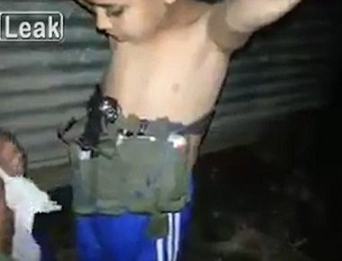 Μοσούλη: Iρακινοί στρατιώτες εντοπίζουν επτάχρονο βομβιστή αυτοκτονίας (βίντεο)